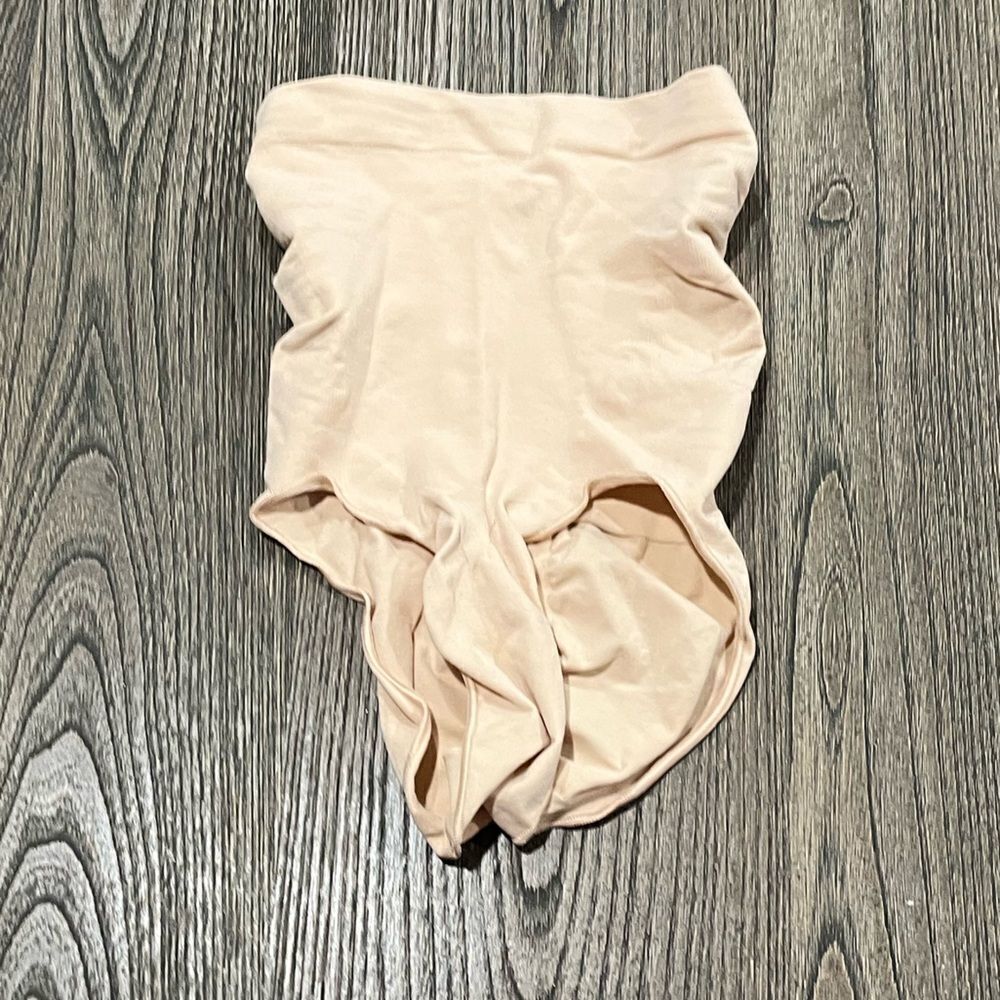 NWOT Skims Body Conturing Hgih Stomache Cheeky Fit Nude Beige XXS